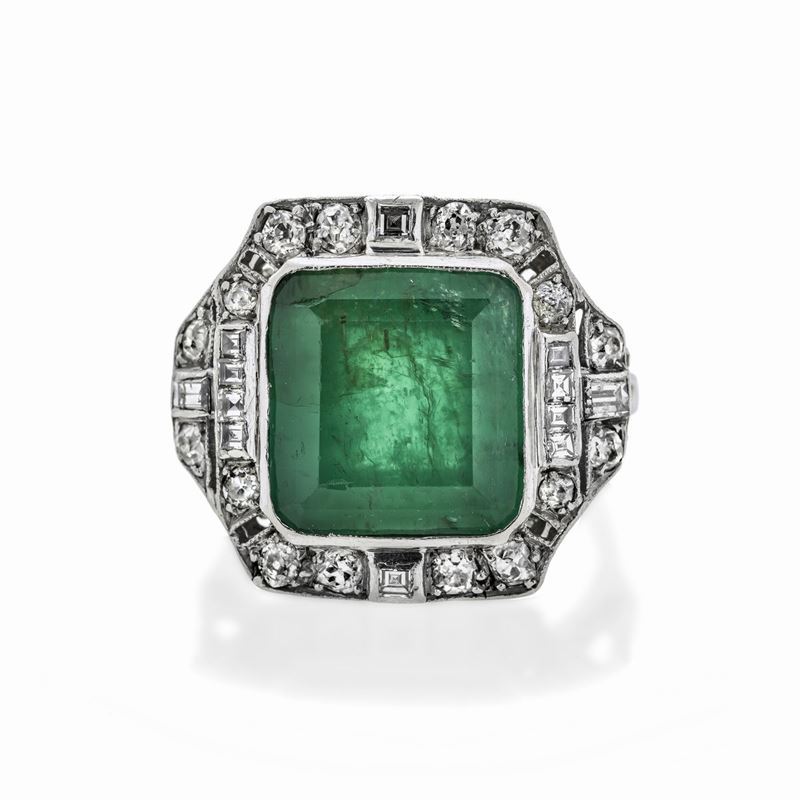 Anello in Platino, Diamanti e Smeraldo