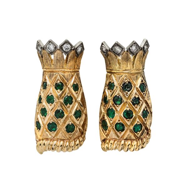 Pair of earrings in yellow gold, white gold, diamonds and emeralds