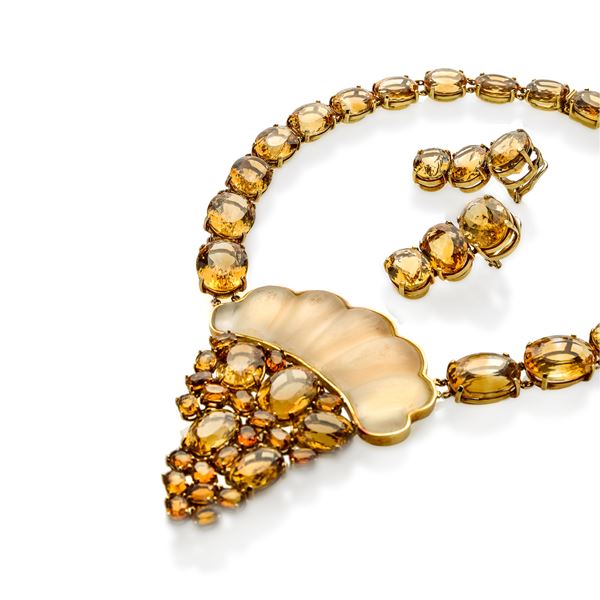 Paio di orecchini e Collier in oro giallo, cristallo di rocca e quarzi citrini