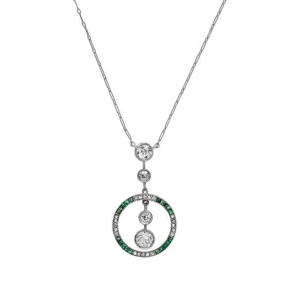 Pendant in white gold, diamonds and emeralds  - Auction Antique Jewellery, Modern and Watches - Curio - Casa d'aste in Firenze