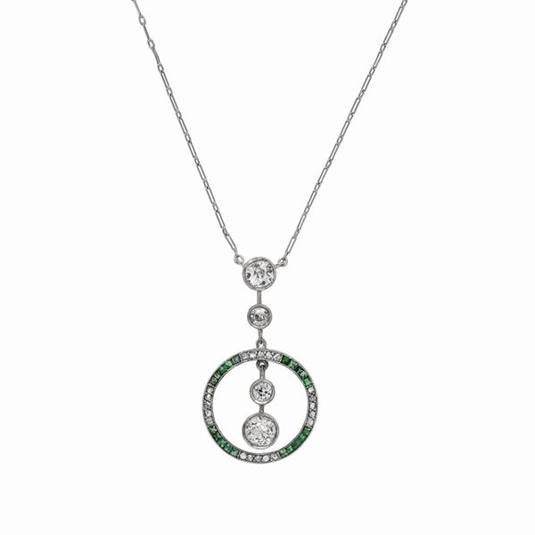 Pendente in oro bianco, diamanti e smeraldi