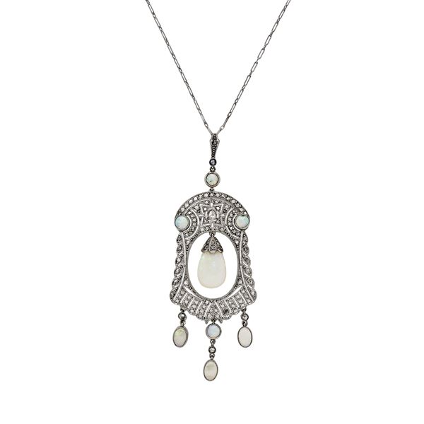 Pendant in white gold, diamonds and opal
