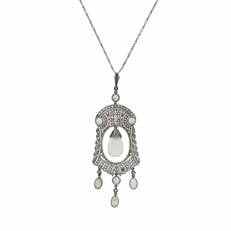 Pendente in Oro Bianco, Diamanti e Opale