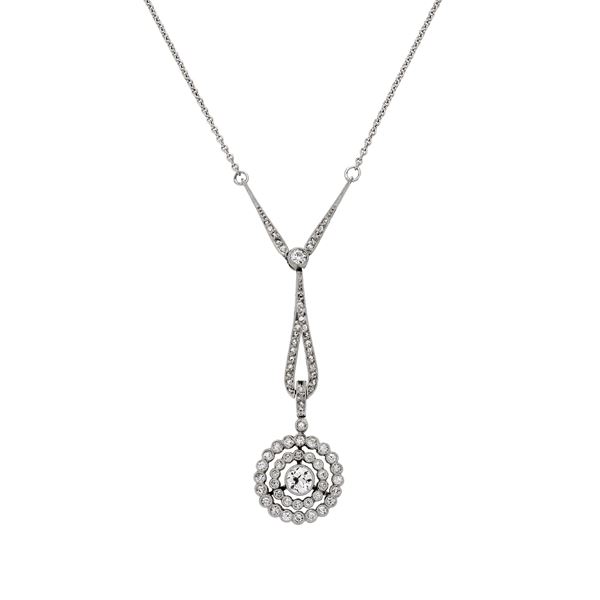 Long necklace in white gold and diamonds