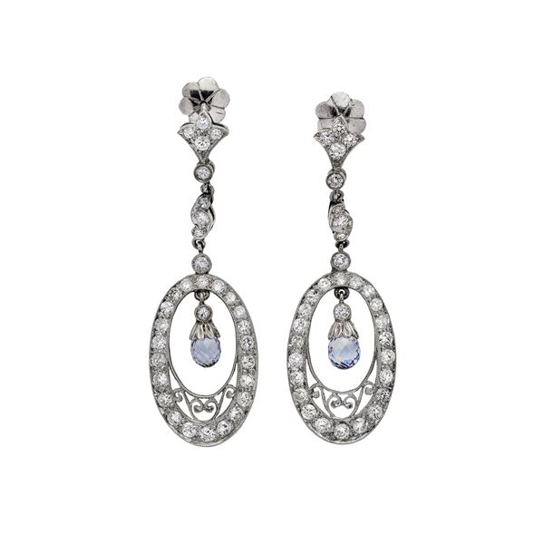 Pair of earrings in white gold, sapphire and diamonds