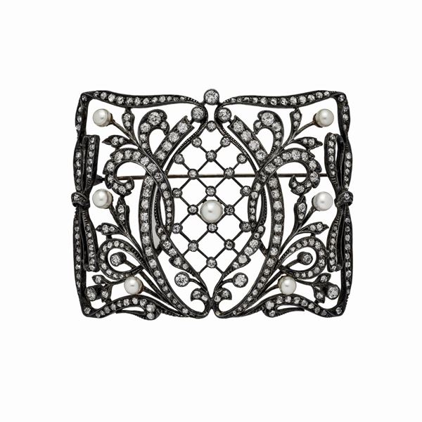 Big gold brooch low titer, silver, diamonds and pearls