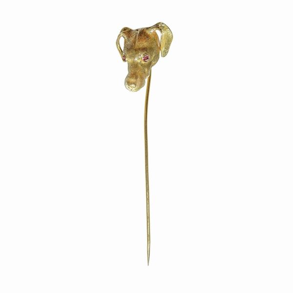 Fermacravatta in oro giallo e rubini