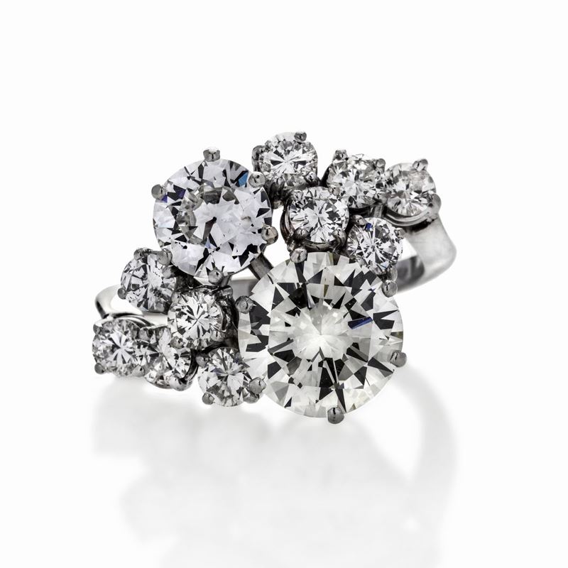 Importante Anello in Oro Bianco e Diamanti