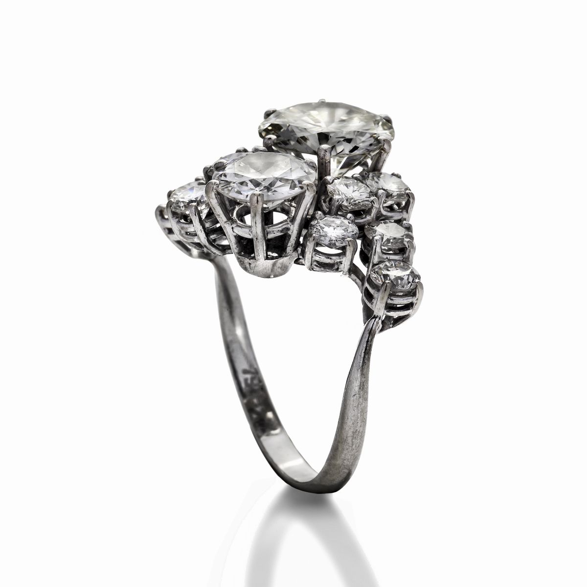 Importante Anello in Oro Bianco e Diamanti