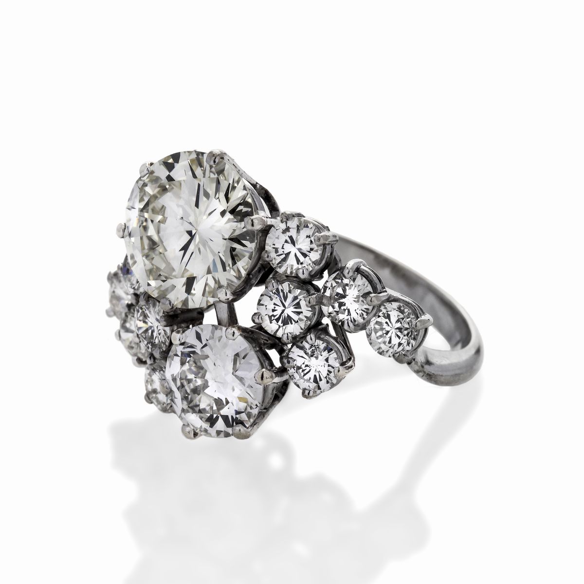 Importante Anello in Oro Bianco e Diamanti