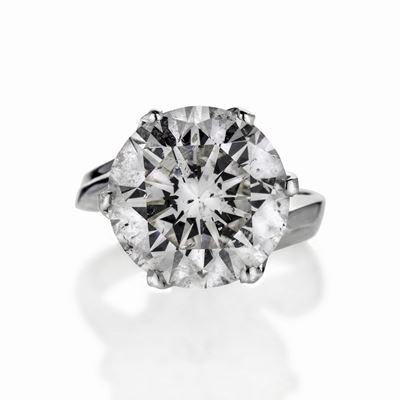Importante Anello Solitario in Oro Bianco e Diamante