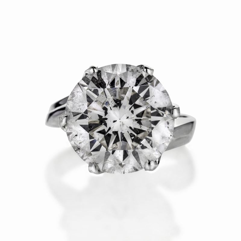 Importante Anello Solitario in Oro Bianco e Diamante