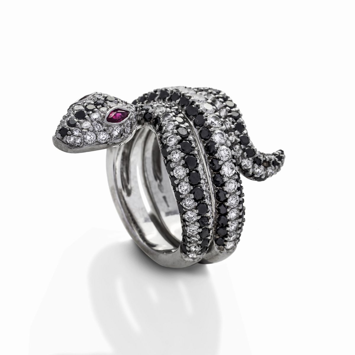 Anello Serpente in Oro Bianco, Diamanti, Diamanti Neri e Rubini