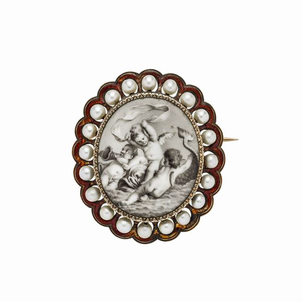 Spilla in oro a basso titolo, cammeo, smalto rosso e perle