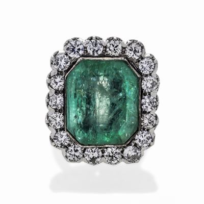 Anello in Oro Bianco, Diamanti e Radice di Smeraldo