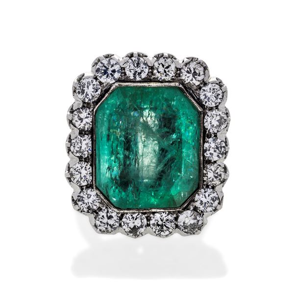 Ring in white gold, diamond and emerald root