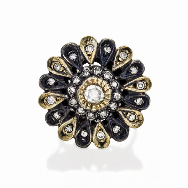 Anello in oro a basso titolo, argento e diamanti