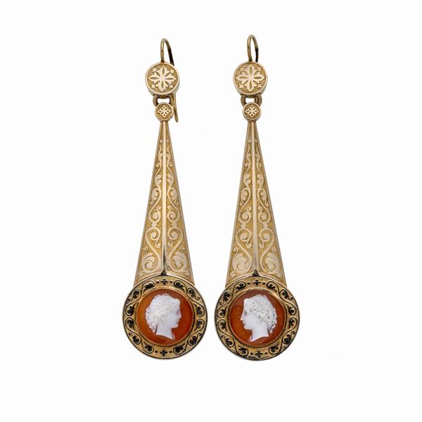 Pair of earrings in yellow gold and cameos  - Auction Antique Jewellery, Modern and Watches - Curio - Casa d'aste in Firenze