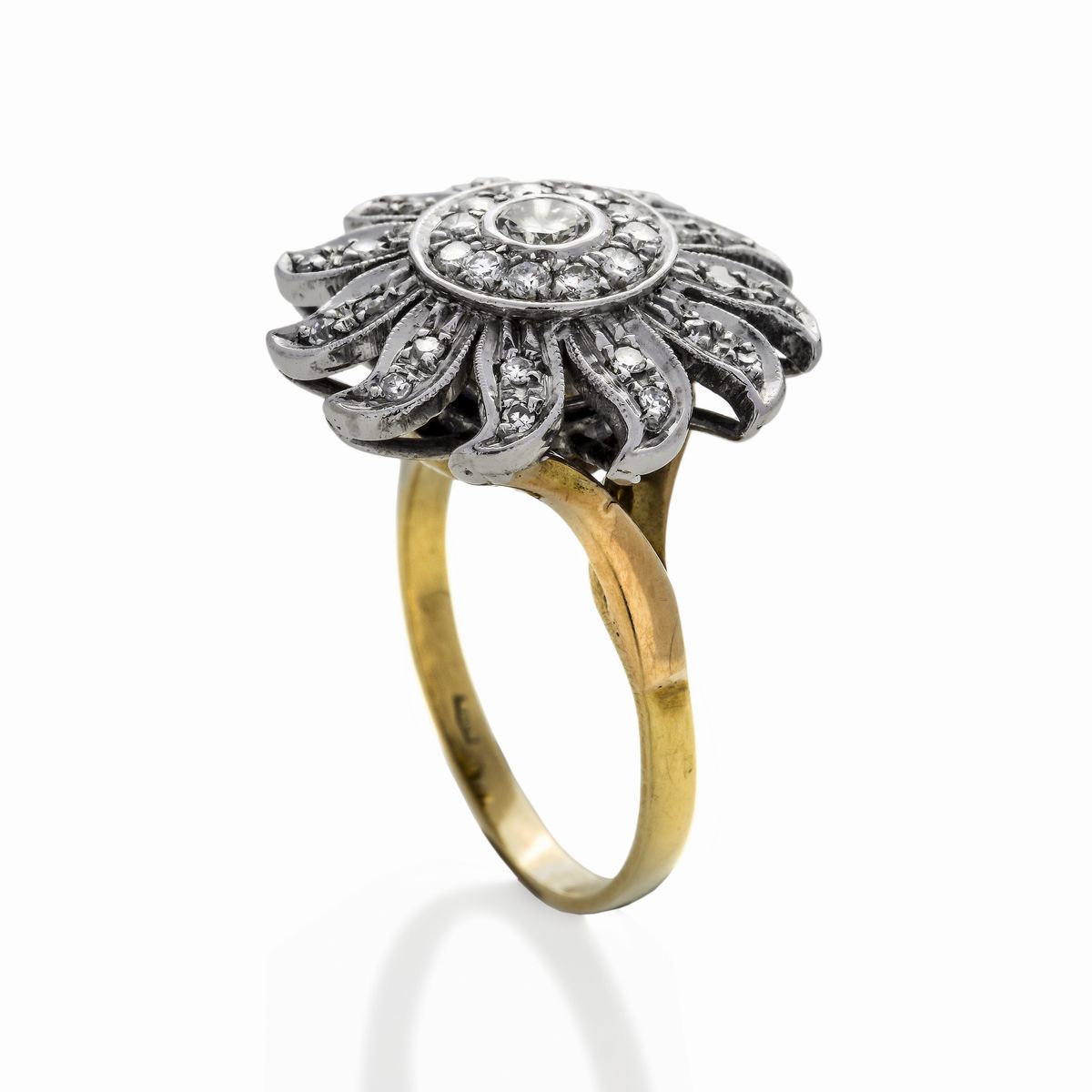 Anello Fiore in Oro Giallo, Oro Bianco e Diamanti