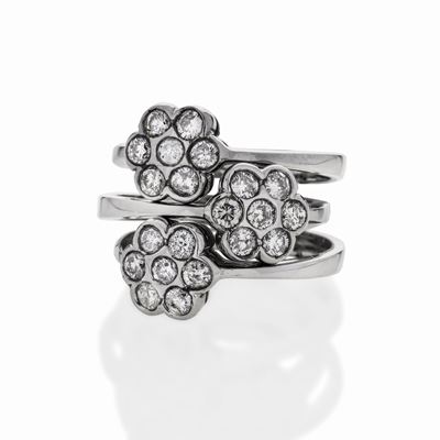 Tre Anelli Fiore in Oro Bianco e Diamanti