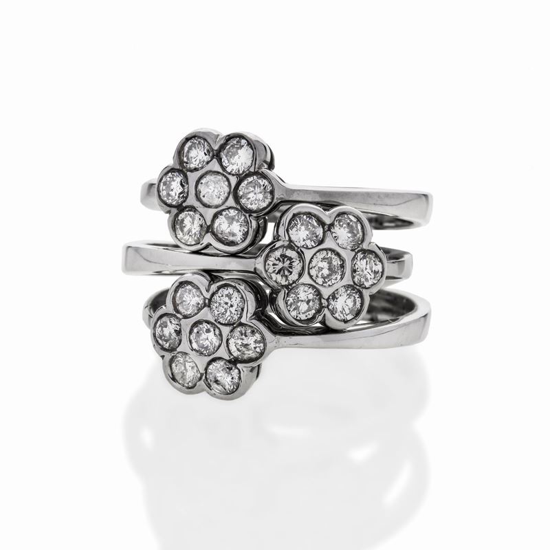 Tre Anelli Fiore in Oro Bianco e Diamanti