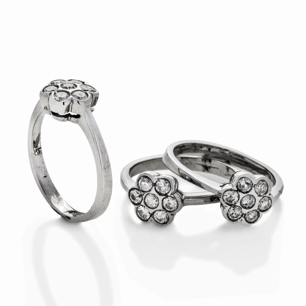 Tre Anelli Fiore in Oro Bianco e Diamanti