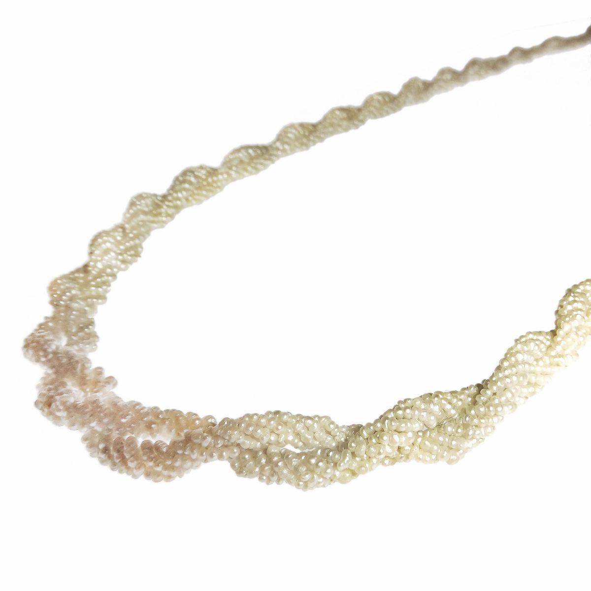 Lunga Collana Torchionne in Oro a Basso Titolo, Oro Giallo, Argento e Microperle