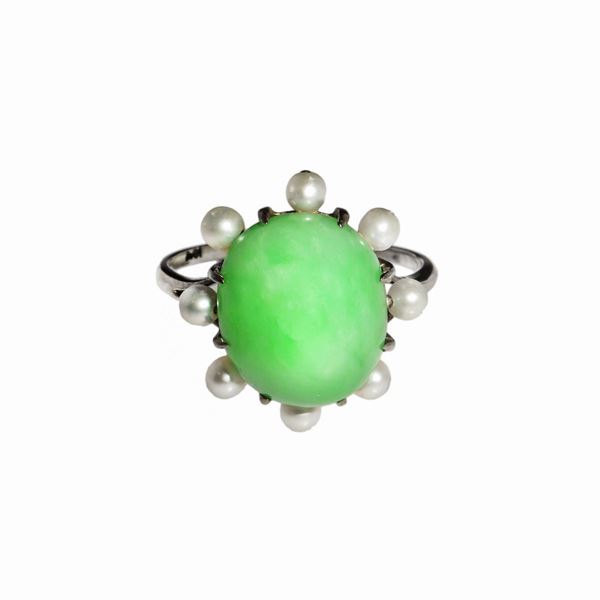 Anello in platino, perle naturali e giadeite