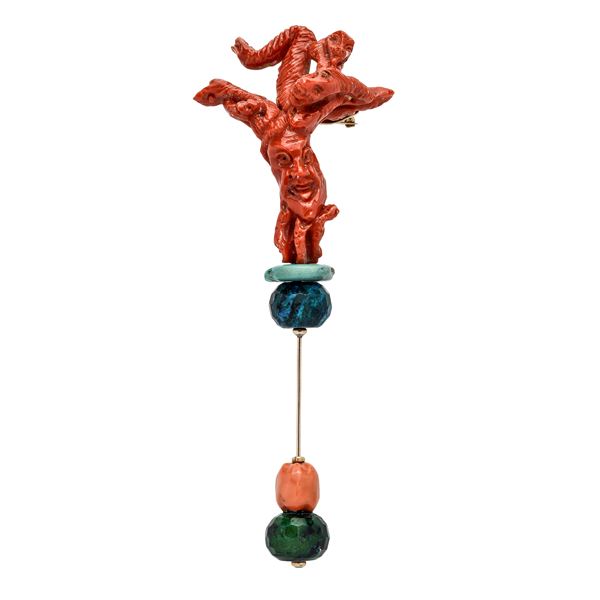 Big brooch in yellow gold, red coral, turquoise and semi-precious stones  - Auction Antique Jewellery, Modern and Watches - Curio - Casa d'aste in Firenze