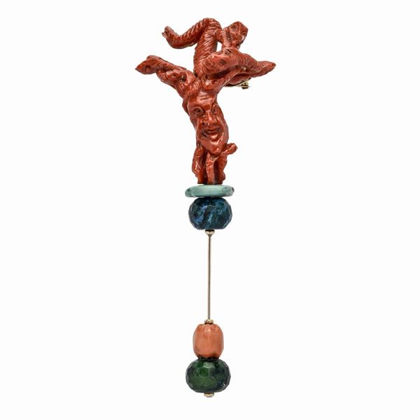 Big brooch in yellow gold, red coral, turquoise and semi-precious stones  - Auction Antique Jewellery, Modern and Watches - Curio - Casa d'aste in Firenze