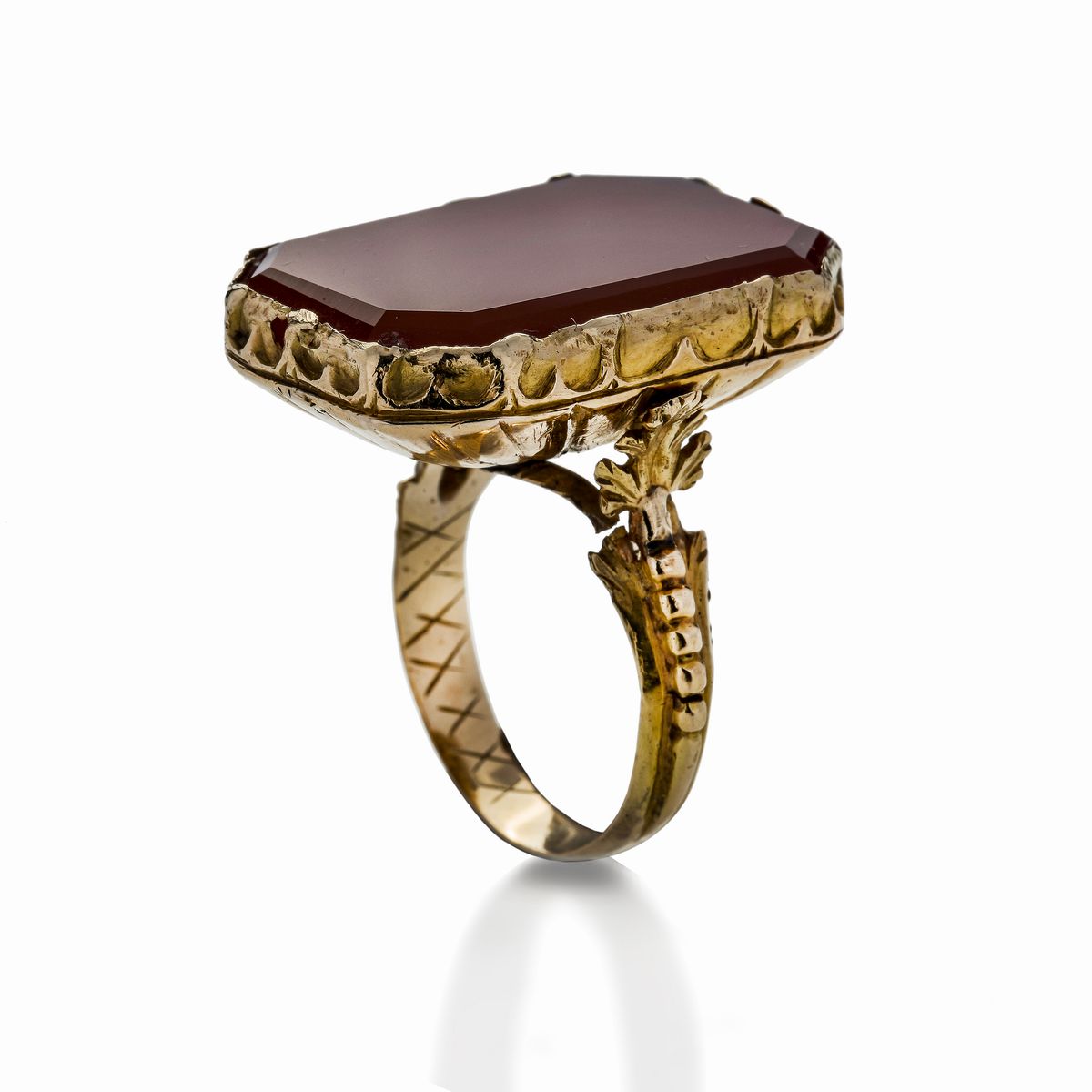 Anello in Oro Giallo e Corniola