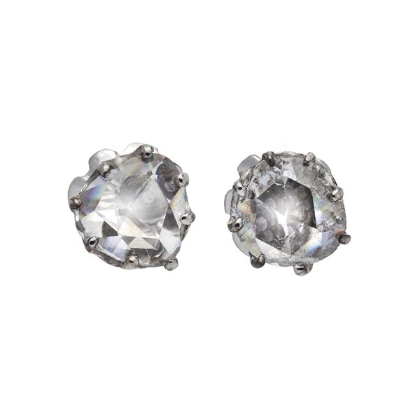 Pair of clip-on earrings in white gold and diamonds  - Auction Antique Jewellery, Modern and Watches - Curio - Casa d'aste in Firenze