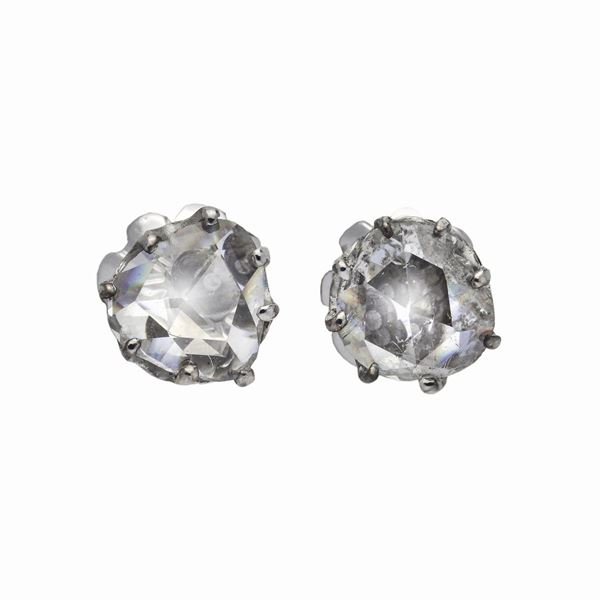 Paio di orecchini a clips  in oro bianco e diamanti