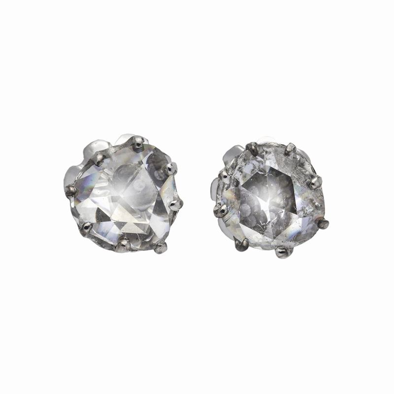 Paio di Orecchini a Clips in Oro Bianco e Diamanti