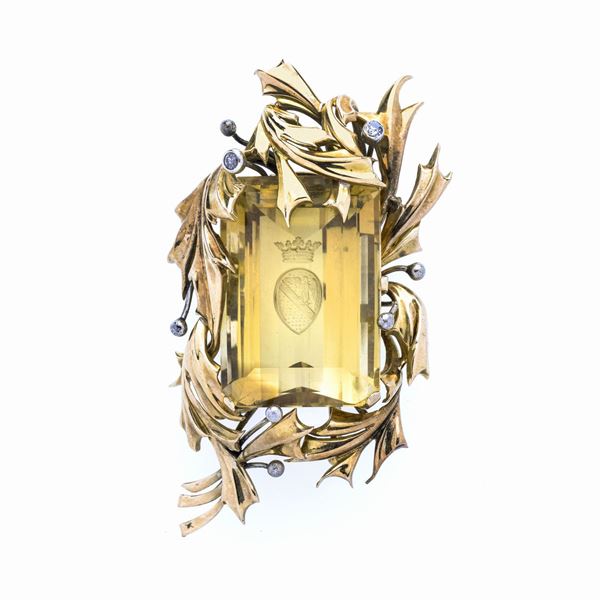 Spilla in oro giallo, quarzo e diamanti
