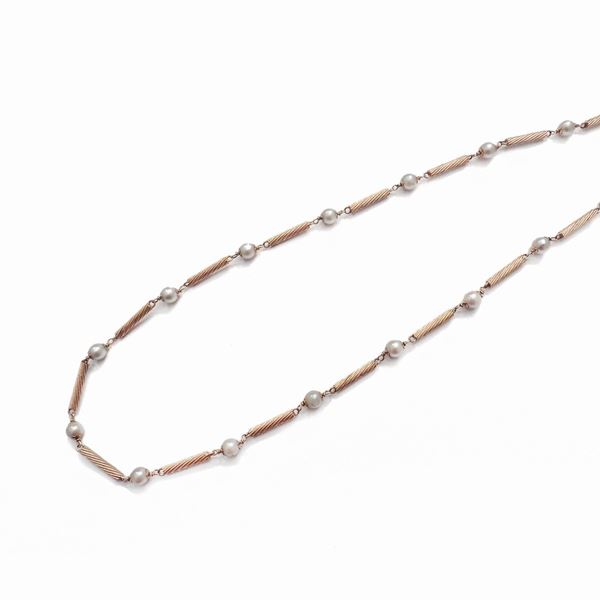 Collana in oro giallo e perle coltivate