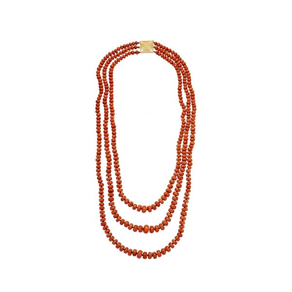 Necklace in yellow gold and salmon pink coral  - Auction Antique Jewellery, Modern and Watches - Curio - Casa d'aste in Firenze