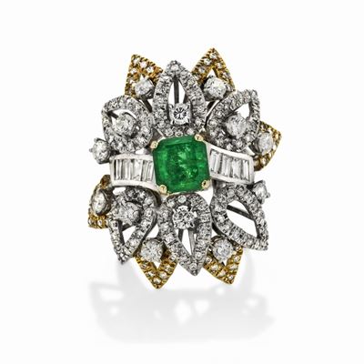 Grande Anello in Oro Bianco, Oro Giallo, Diamanti e Smeraldo