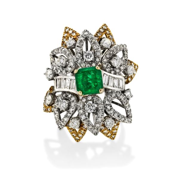Big ring in white gold, yellow gold, diamonds and emeralds