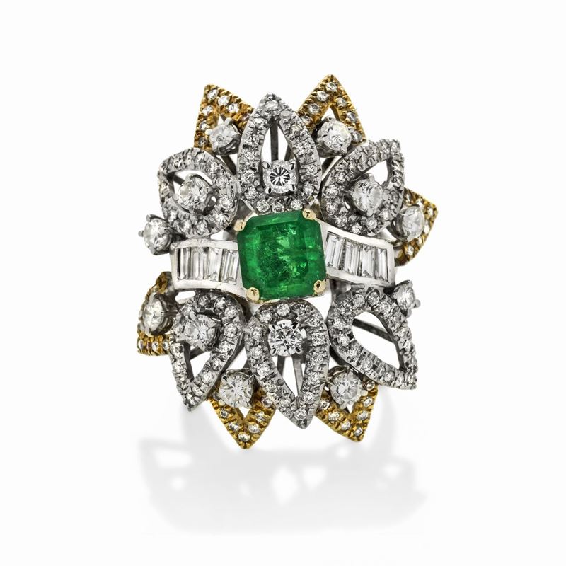 Grande Anello in Oro Bianco, Oro Giallo, Diamanti e Smeraldo