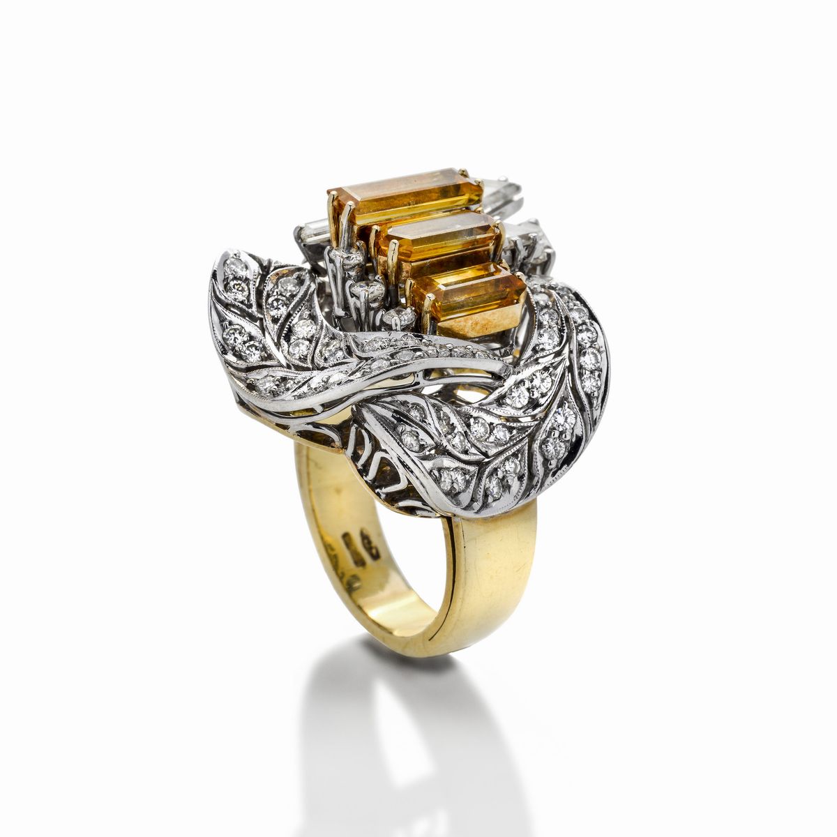 Grande Anello in Oro Bianco, Oro Giallo, Diamanti e Topazi Gialli