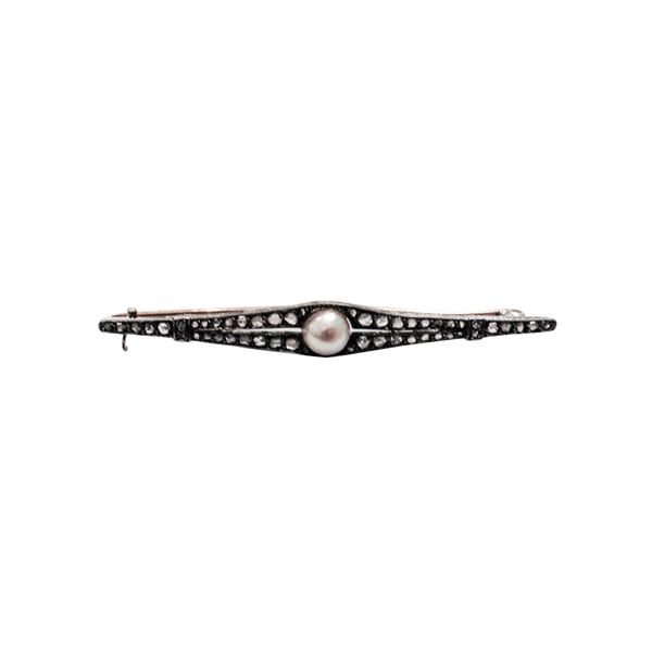 Bar brooch in silver, diamonds and pearl