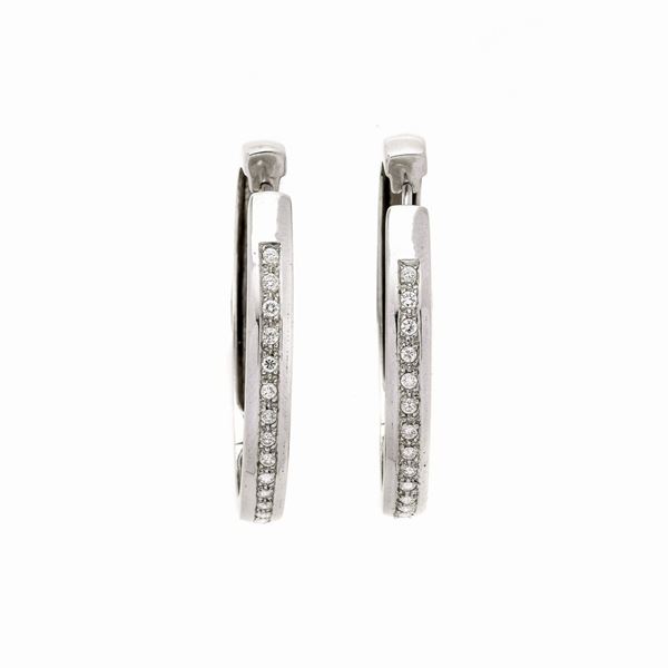 Pair of earrings in white gold and diamonds