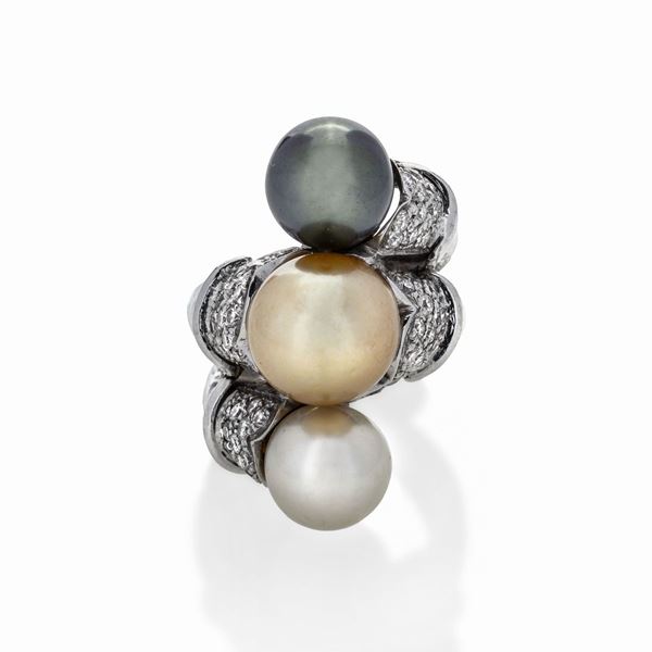 Anello in oro bianco, diamanti e perle, perla thaiti e perla gold