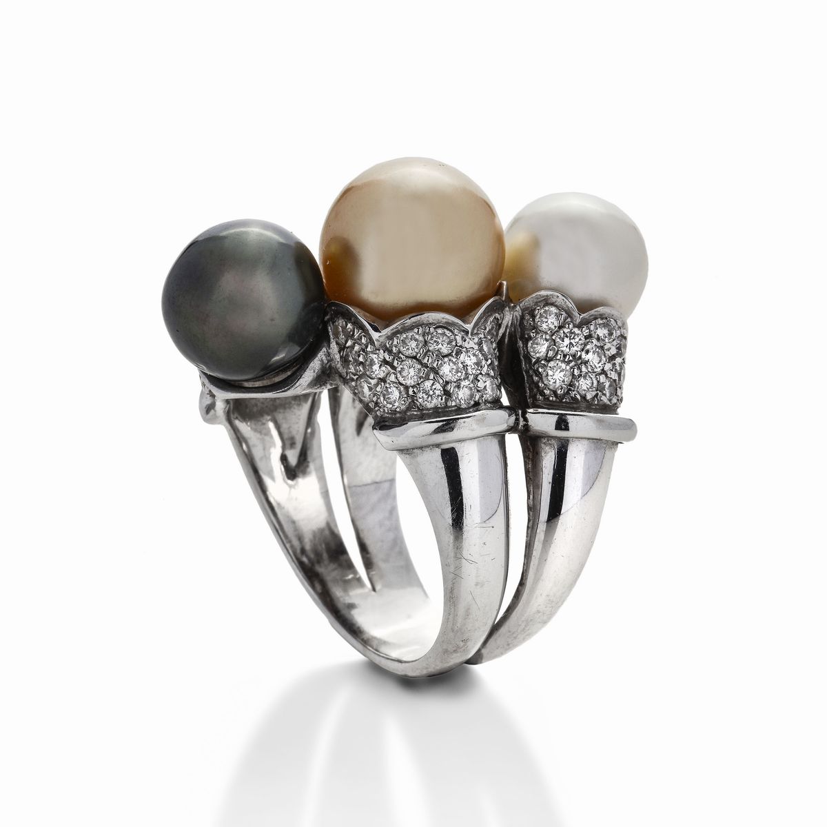 Anello in Oro Bianco, Diamanti e Perle, Perla Thaiti e Perla Gold