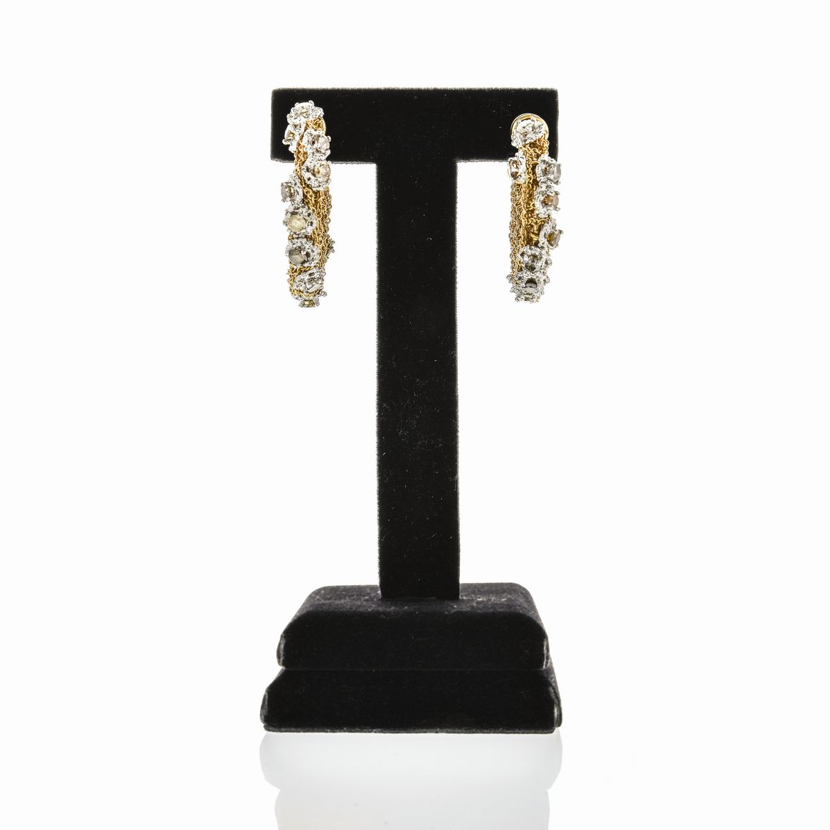 Paio di orecchini in oro giallo, oro bianco, diamanti e diamanti brown