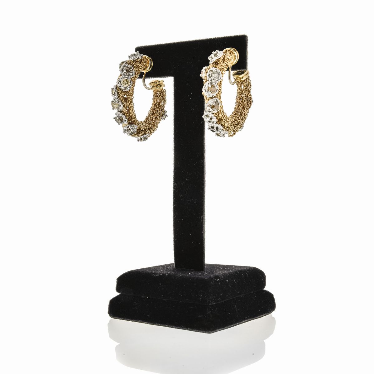 Paio di orecchini in oro giallo, oro bianco, diamanti e diamanti brown