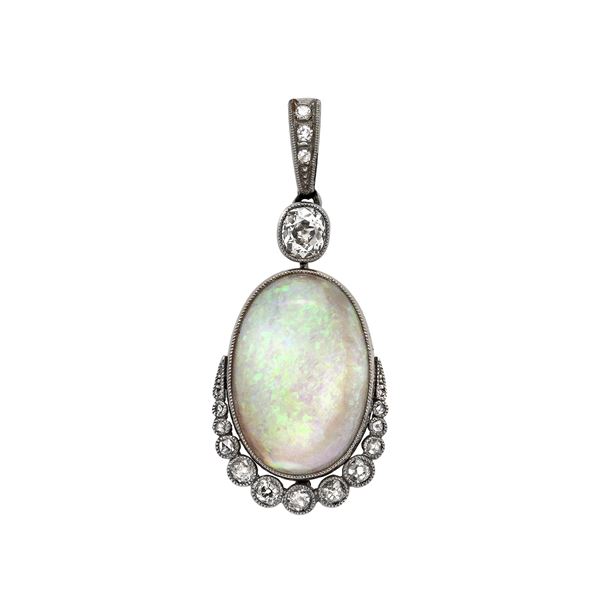 Pendant in white gold, diamonds and opal