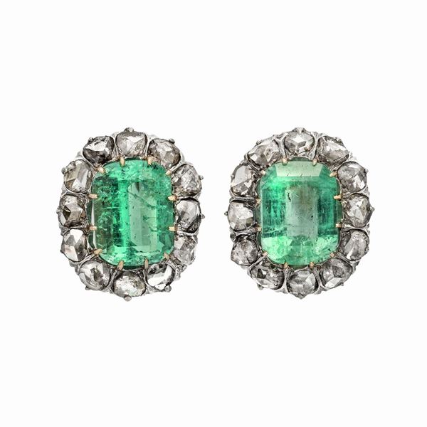 Pair of earrings in low gold, diamonds and emeralds  - Auction Antique Jewellery, Modern and Watches - Curio - Casa d'aste in Firenze