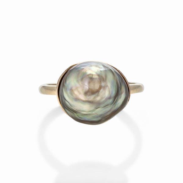 Anello in oro e perla naturale